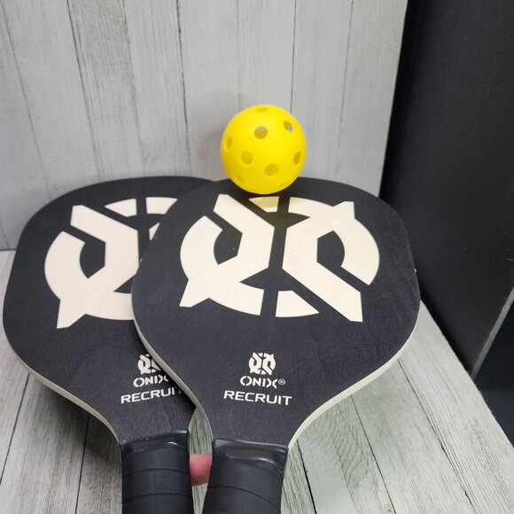 Onix Recruit Pickleball 2 Paddles 2 Balls and Bag Starter Set Christmas Gift - Picture 6 of 7